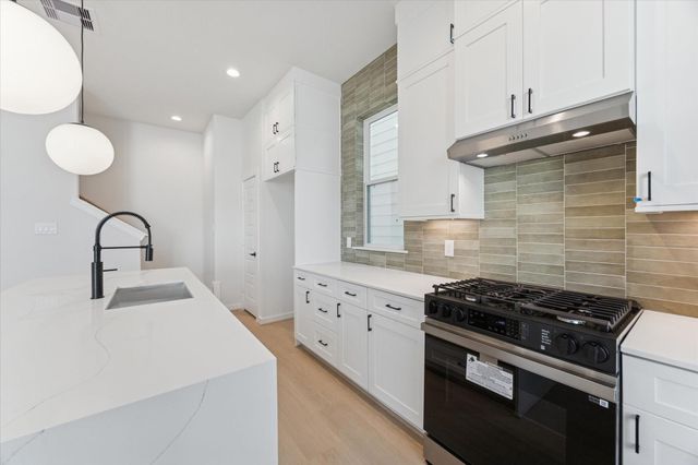 817 Thornton Road D, Houston, TX 77018
