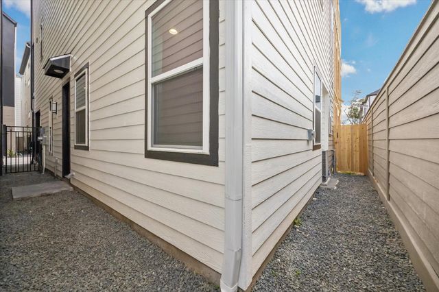 817 Thornton Road D, Houston, TX 77018