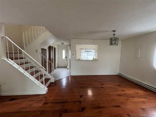 24 Hudson Heights Drive, Poughkeepsie, NY 12601
