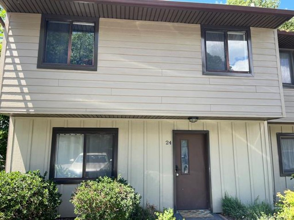24 Hudson Heights Drive, Poughkeepsie, NY 12601
