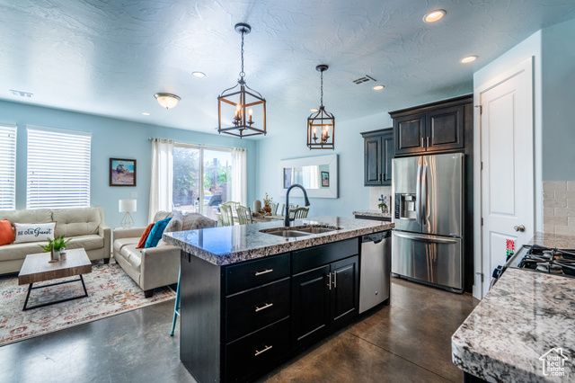 1671 W CALEDONIA DUNES DR, St. George, UT 84770