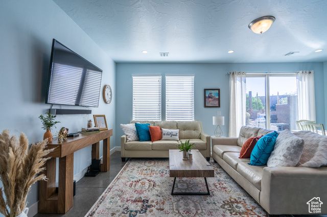 1671 W CALEDONIA DUNES DR, St. George, UT 84770