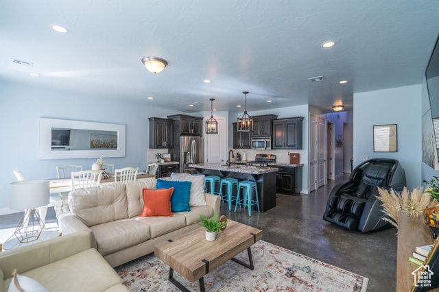 1671 W CALEDONIA DUNES DR, St. George, UT 84770