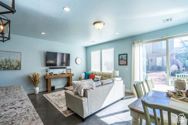 1671 W CALEDONIA DUNES DR, St. George, UT 84770