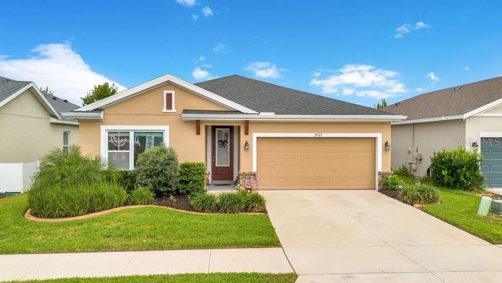 Image 4 of property listing at 2921 DEERBERRY LANE, Clermont, FL 34714