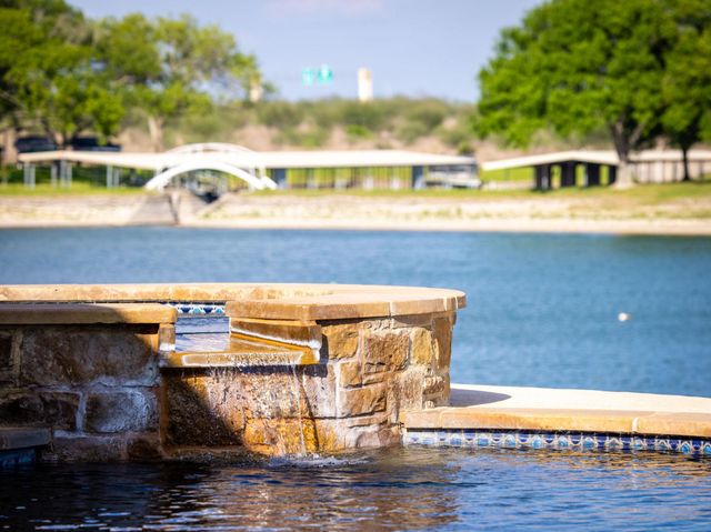 12407 Aquaplex DR, Buda, TX 78610