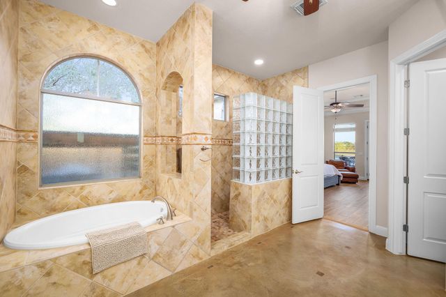12407 Aquaplex DR, Buda, TX 78610