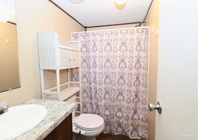 9819 American Farms Rd, Milton, FL 32583