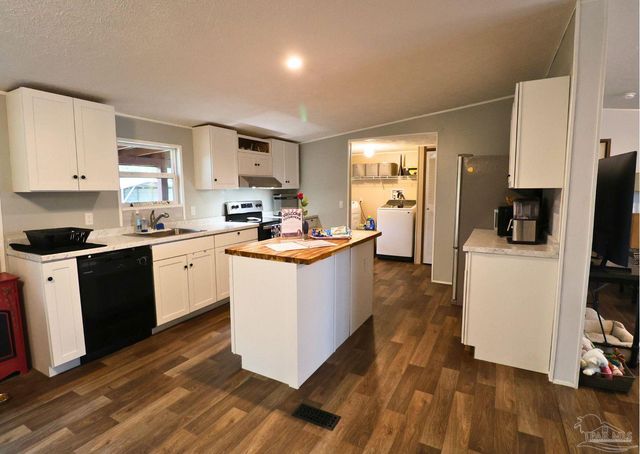 9819 American Farms Rd, Milton, FL 32583