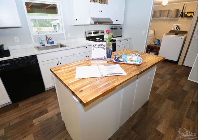 9819 American Farms Rd, Milton, FL 32583