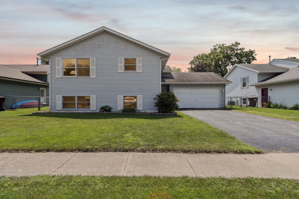 620 W 7th Street, Belvidere, IL 61008