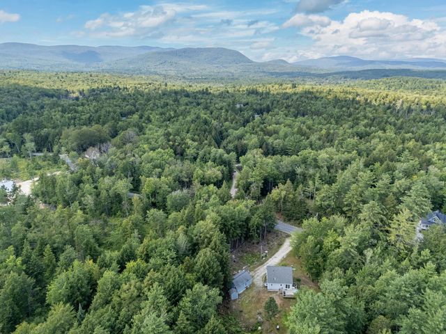 320 West Road, Bradford, NH 03221