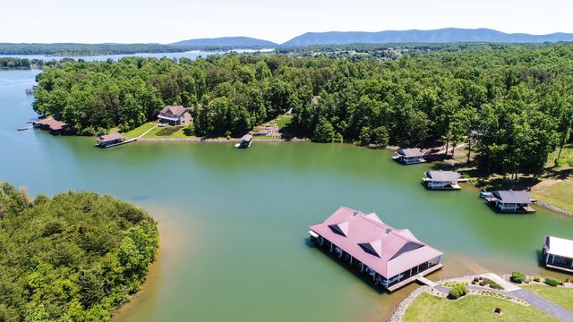 50 Sapphire LN, Moneta, VA 24121