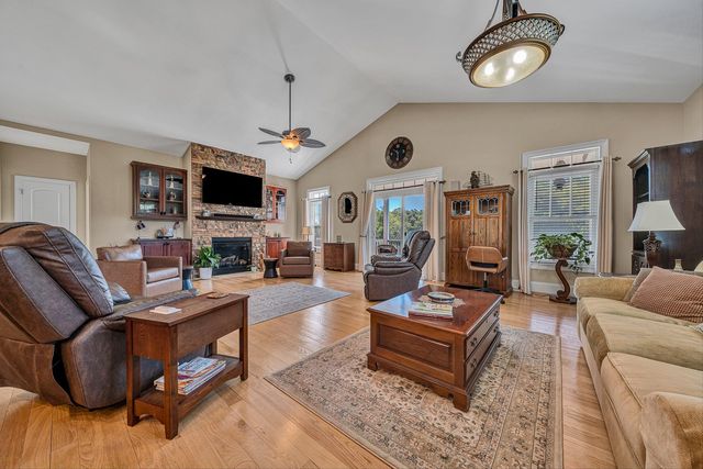 50 Sapphire LN, Moneta, VA 24121