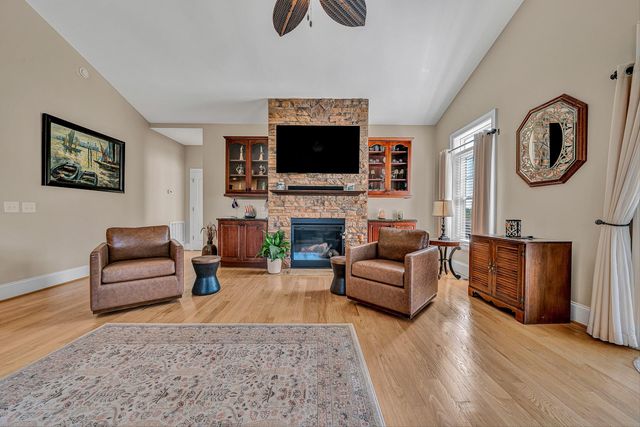 50 Sapphire LN, Moneta, VA 24121
