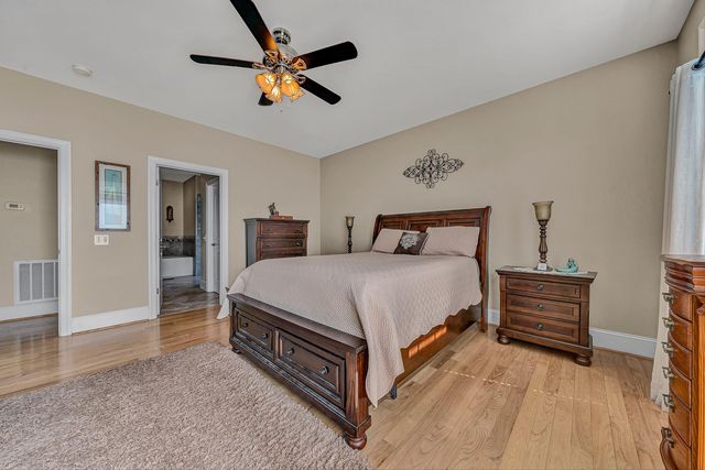 50 Sapphire LN, Moneta, VA 24121