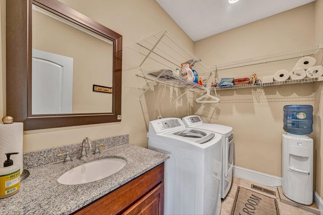 50 Sapphire LN, Moneta, VA 24121