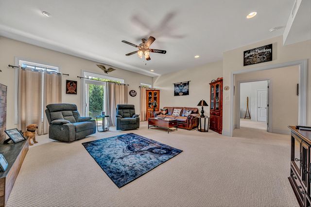 50 Sapphire LN, Moneta, VA 24121