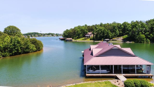 50 Sapphire LN, Moneta, VA 24121