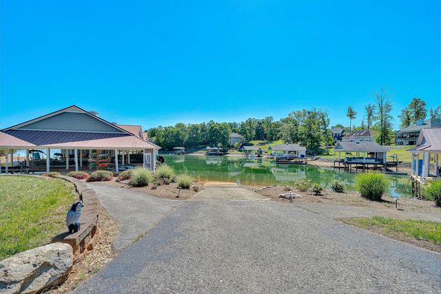 50 Sapphire LN, Moneta, VA 24121