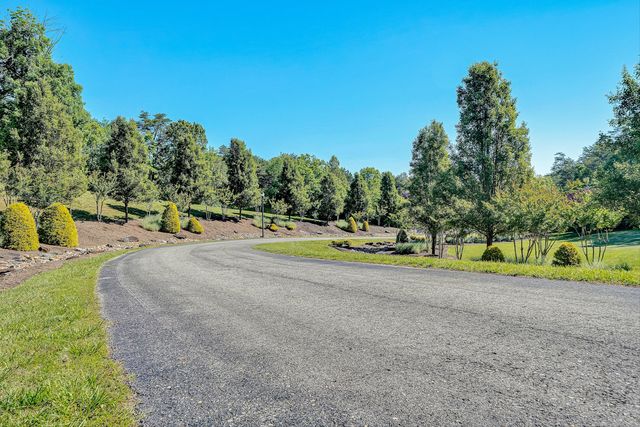 50 Sapphire LN, Moneta, VA 24121