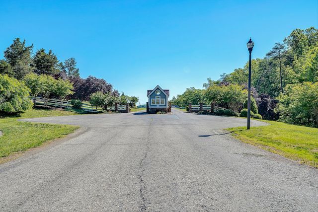 50 Sapphire LN, Moneta, VA 24121