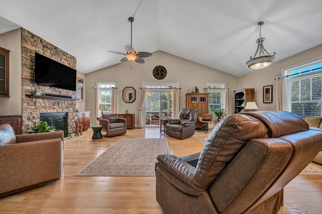 50 Sapphire LN, Moneta, VA 24121