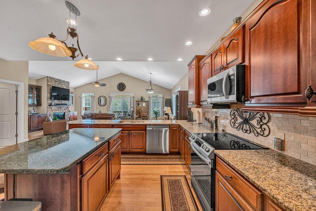 50 Sapphire LN, Moneta, VA 24121