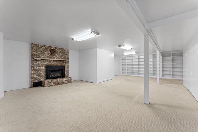 4629 Willowwood Court, Davenport, IA 52807