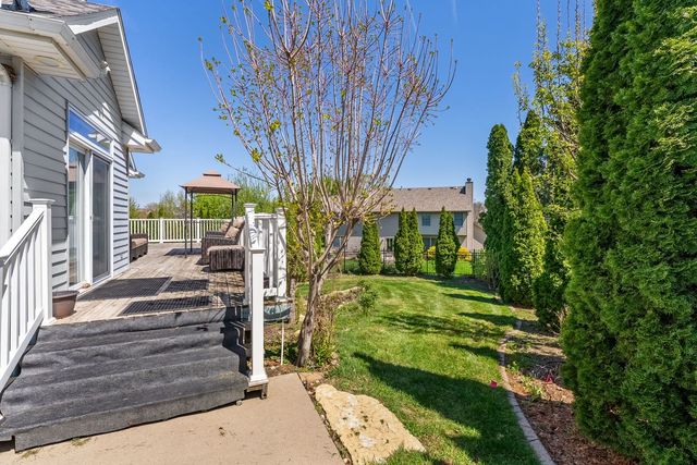 4629 Willowwood Court, Davenport, IA 52807