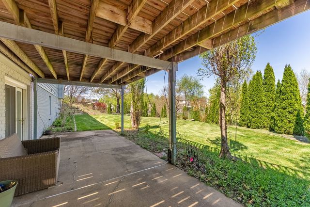 4629 Willowwood Court, Davenport, IA 52807