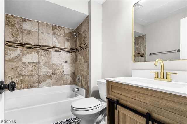 9221 San Carlos BLVD, Fort Myers, FL 33967