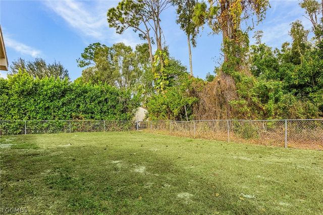 9221 San Carlos BLVD, Fort Myers, FL 33967