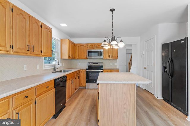 2015 ALEXIS DR, Harrisburg, PA 17110