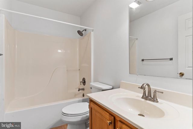 2015 ALEXIS DR, Harrisburg, PA 17110