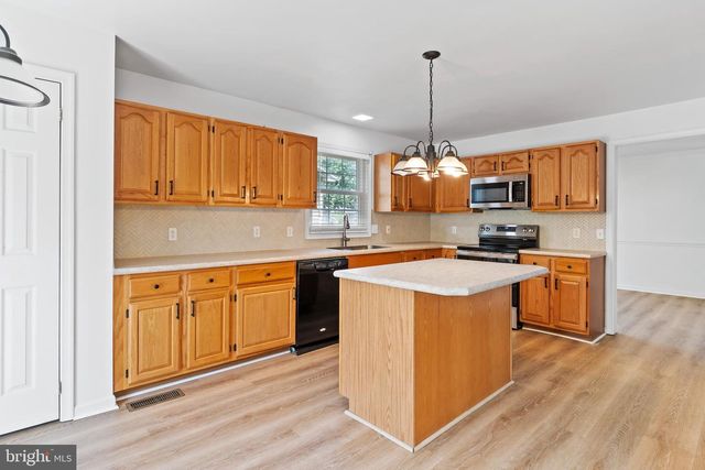 2015 ALEXIS DR, Harrisburg, PA 17110