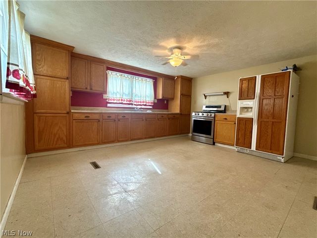 2375 Elizabeth Pike, Mineral Wells, WV 26150