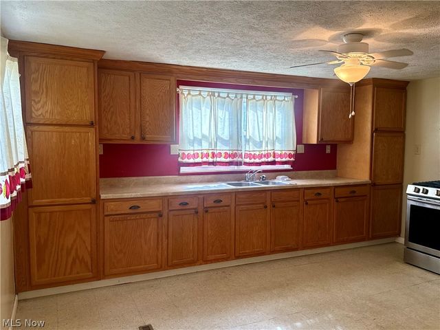 2375 Elizabeth Pike, Mineral Wells, WV 26150