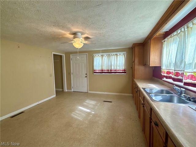 2375 Elizabeth Pike, Mineral Wells, WV 26150