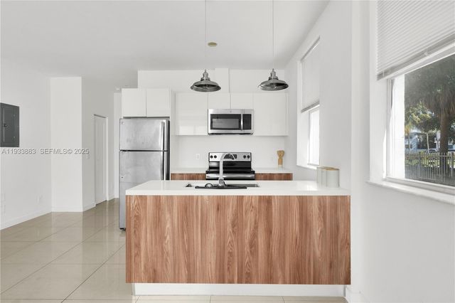 924 Marseille Dr 3, Miami Beach, FL 33141