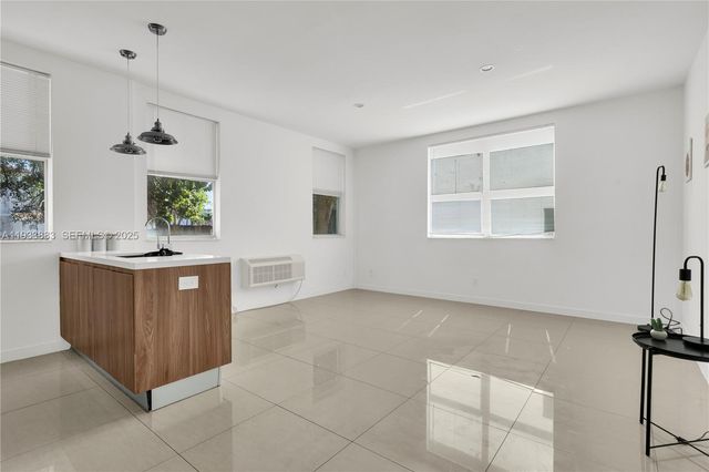 924 Marseille Dr 3, Miami Beach, FL 33141