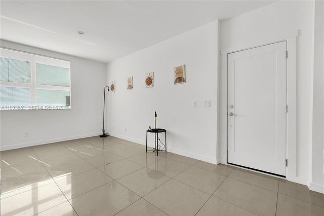924 Marseille Dr 3, Miami Beach, FL 33141