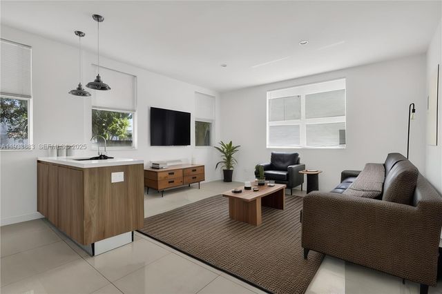 924 Marseille Dr 3, Miami Beach, FL 33141