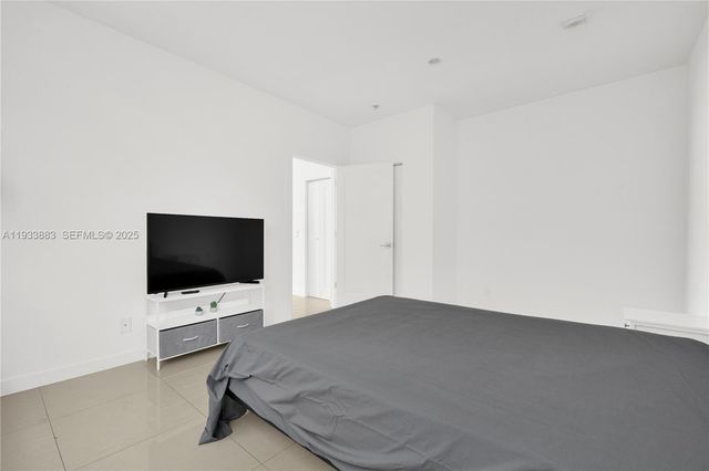 924 Marseille Dr 3, Miami Beach, FL 33141