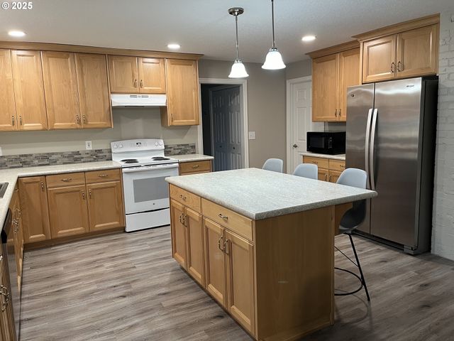 1305 Ne NEWALL Rd, Newberg, OR 97132