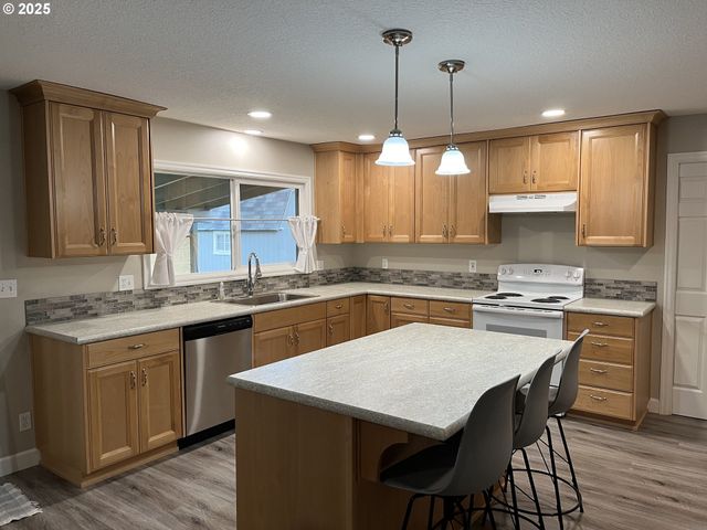 1305 Ne NEWALL Rd, Newberg, OR 97132