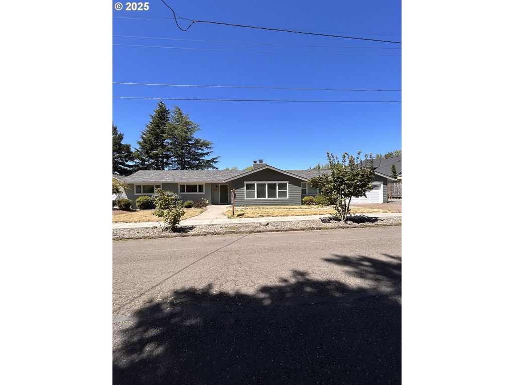 1305 Ne NEWALL Rd, Newberg, OR 97132