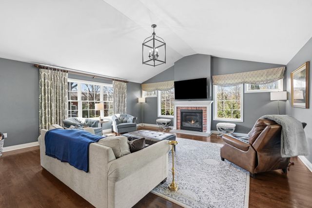 1055 Wade LANE, Oakmont, PA 15139