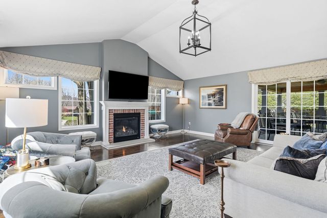 1055 Wade LANE, Oakmont, PA 15139