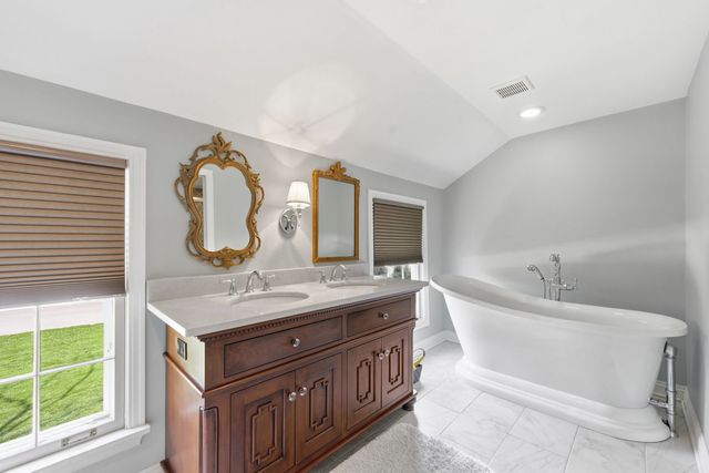 1055 Wade LANE, Oakmont, PA 15139